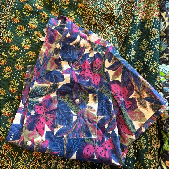 Vintage floral button down. - Picture 2 of 4